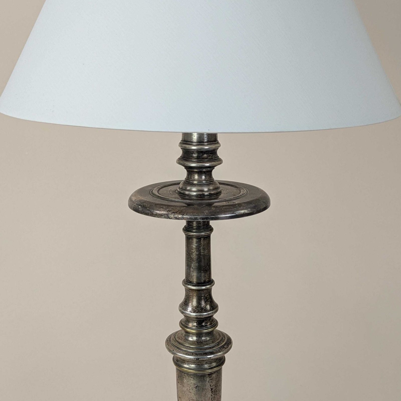photo furniture Antique French Silver Plated Bronze Table Lamp Elegant Lighting Home Decor Reading Lamp Accent Light