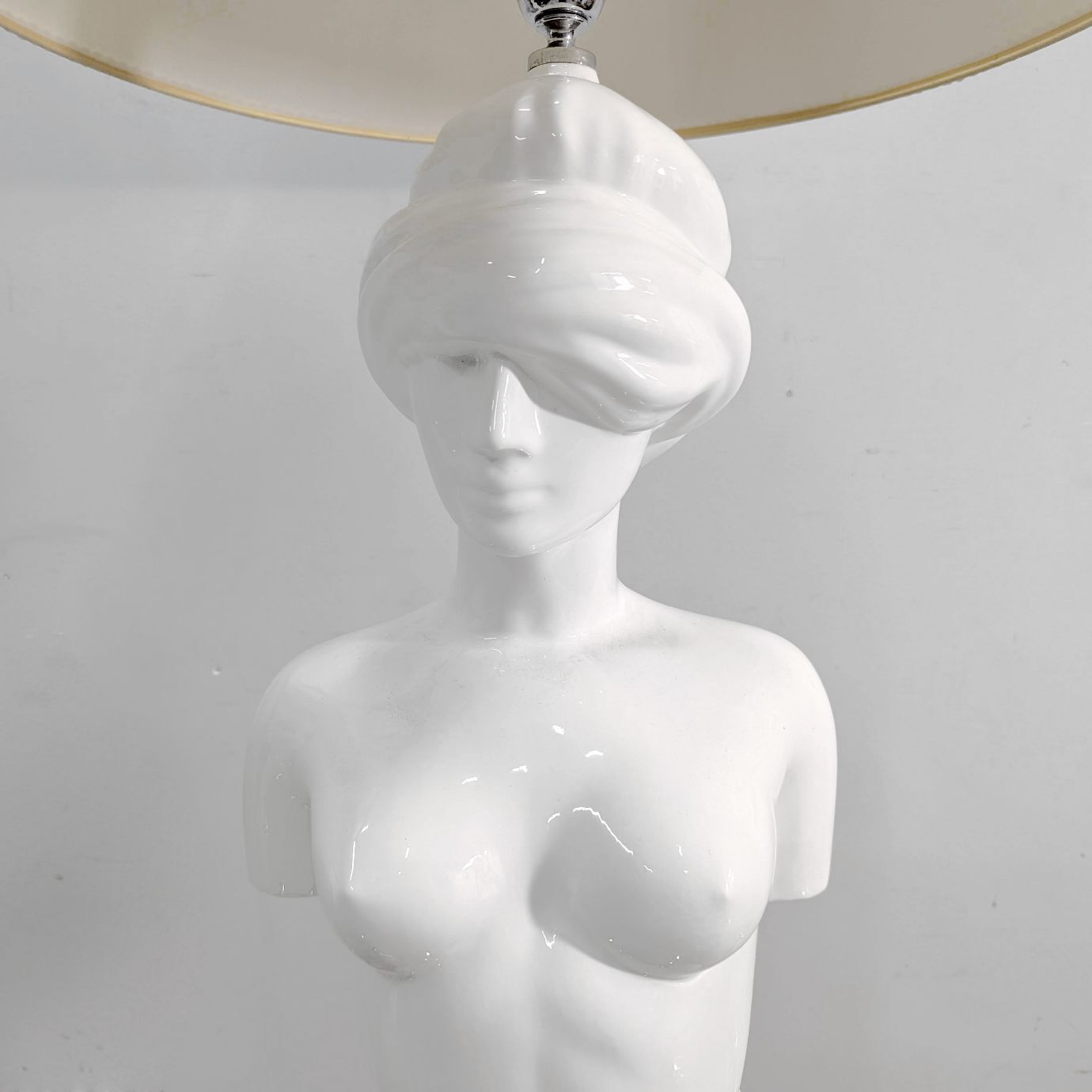 Pair Of Anthropomorphic Capodimonte Porcelain Lamps By Giulio Ciniglia photo Lighting