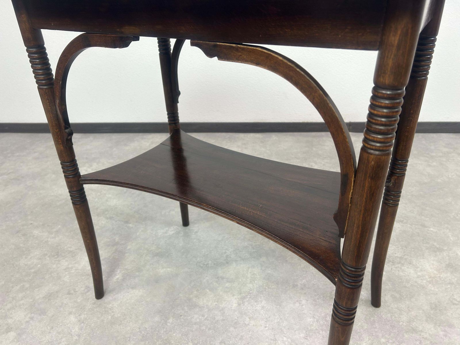 Jugendstil Side Table No.31 By Thonet photo 1511.0