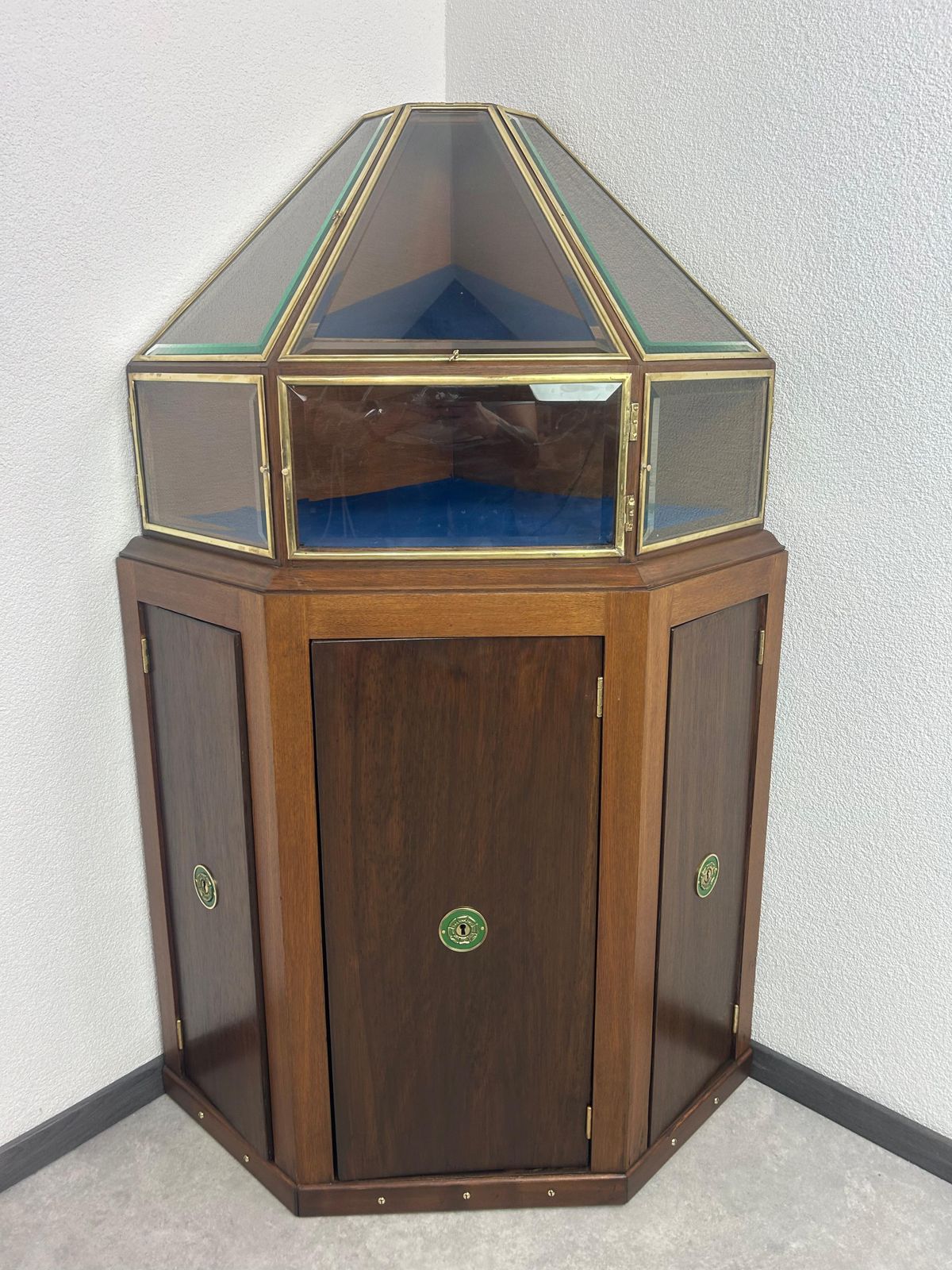 photo furniture Corner Pyramid Art Nouveau Jewellery Display Case