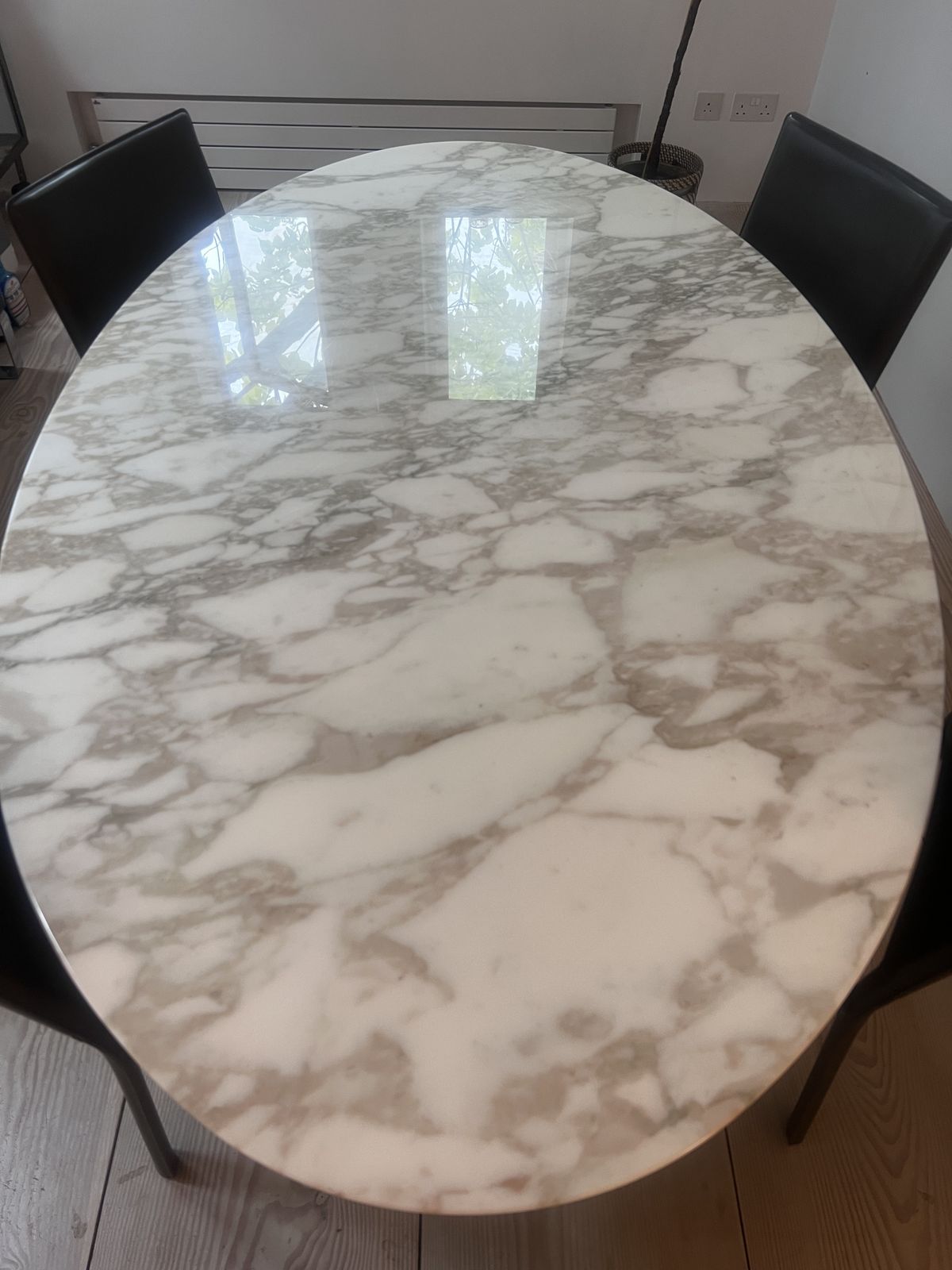 Saarinen Oval Dining Pedestal Table By Knoll In Arabescato Marble 198 X 121 photo vinterior