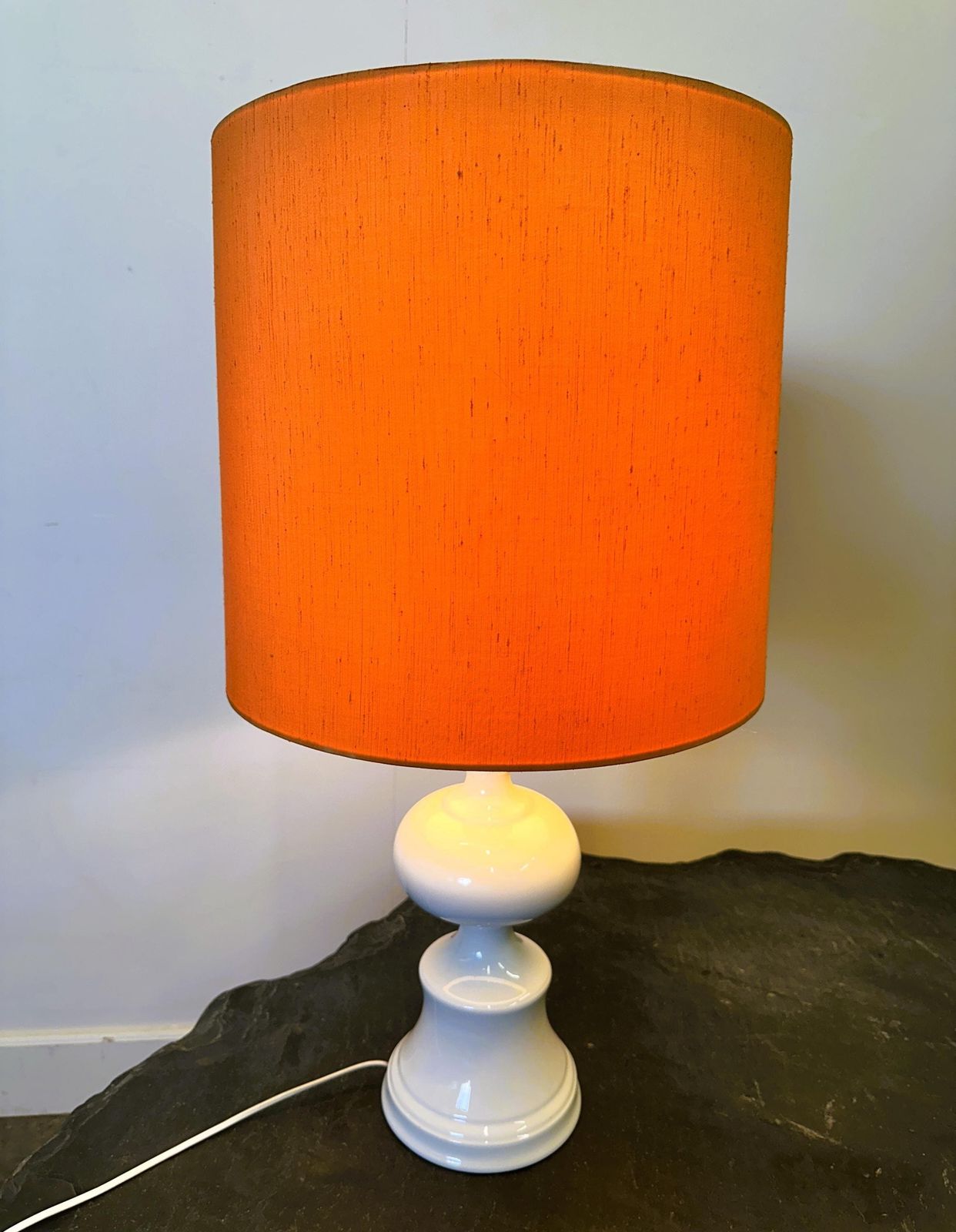 Mid Century Keramische Deense Tafellamp Met Oranje Kap, Jaren 1970. Denemarken photo vintage