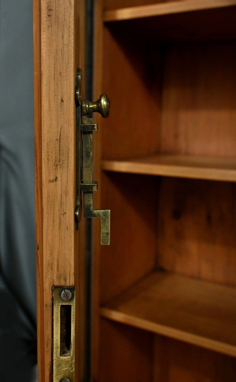 photo vinterior Pine Display Cabinet – 1920, 1920s