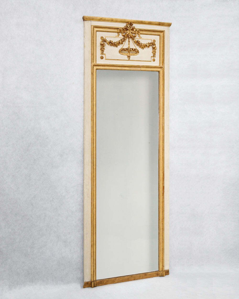 19e Eeuwse Smalle Franse Spiegel In Louis XVI Stijl photo for sale