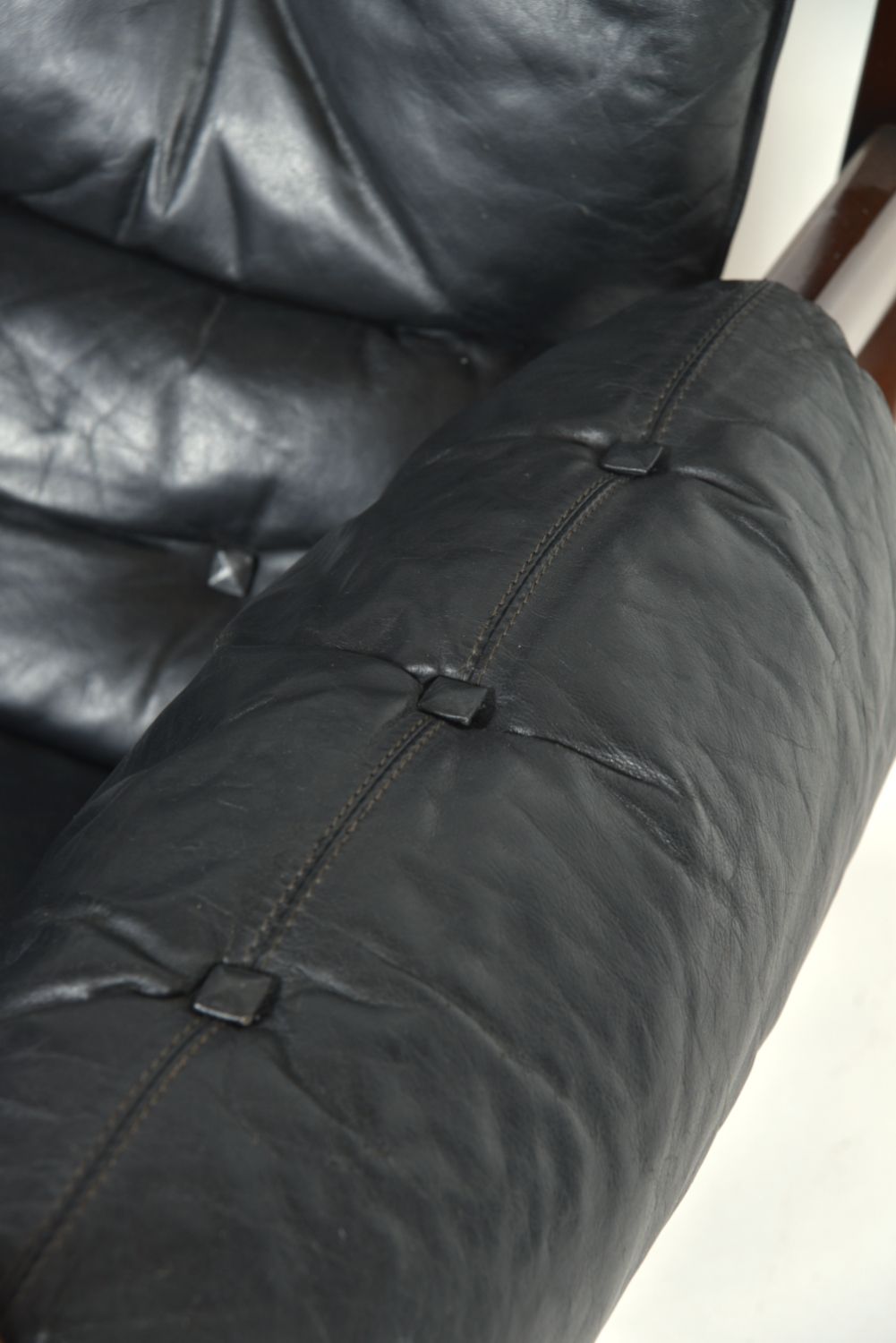 photo vintage Midcentury Black Leather Samurai Arm Lounge Chair By Luciano Frigerio Italy 1971