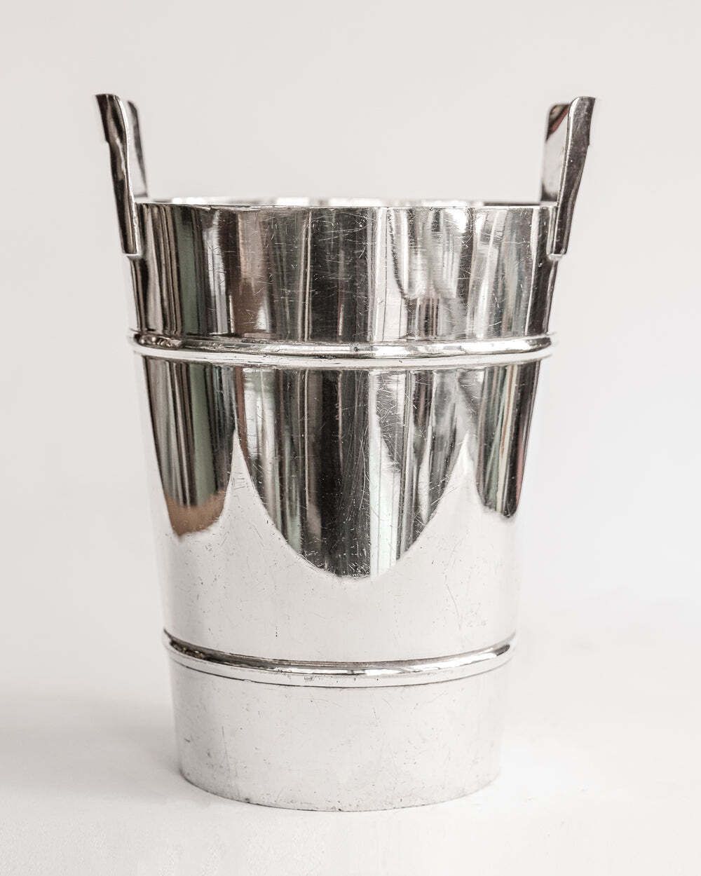 Mid Century Modern Verzilverde Champagnekoeler En Ijsemmer photo Woonaccessoires