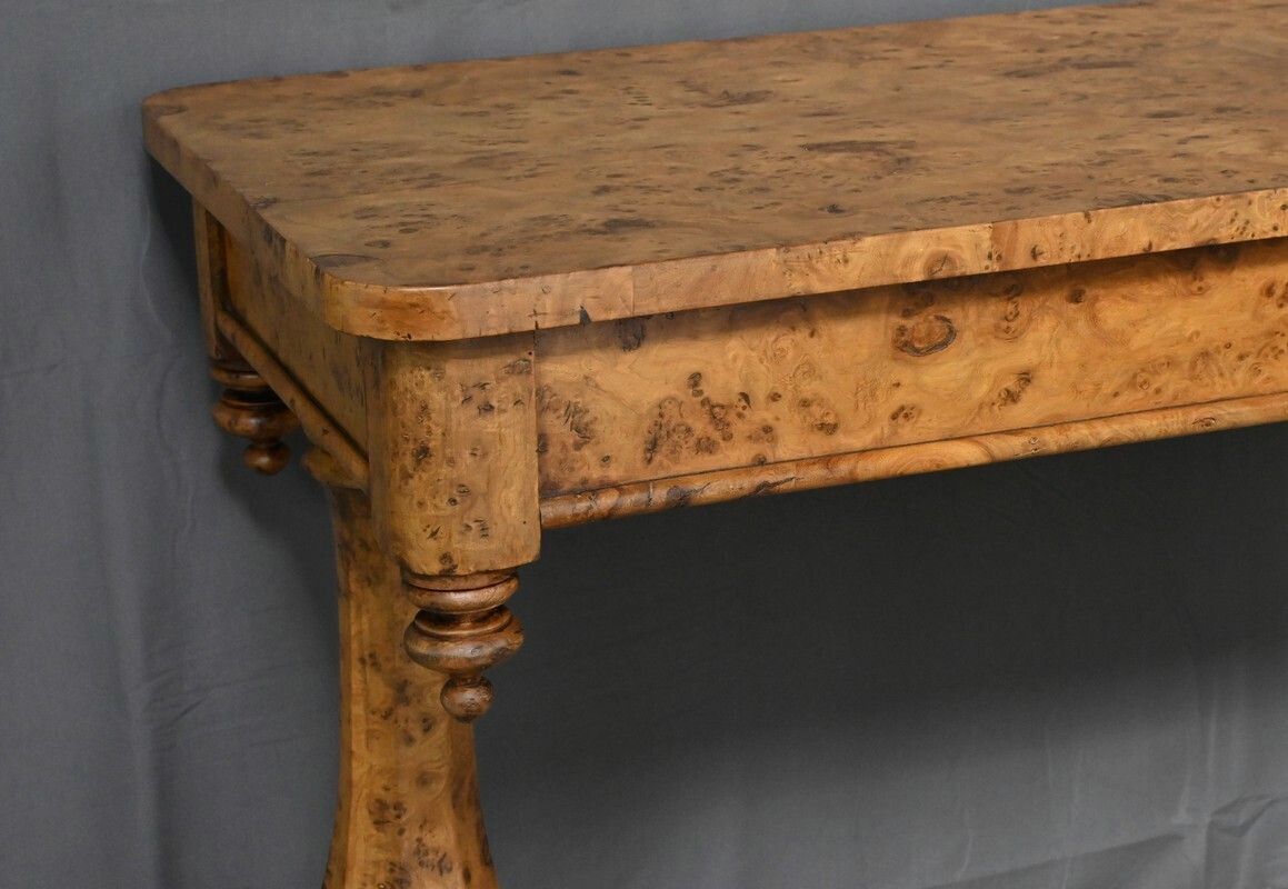 Victorian Amboyna Burl Desk, England – Late 19th Century photo vinterior