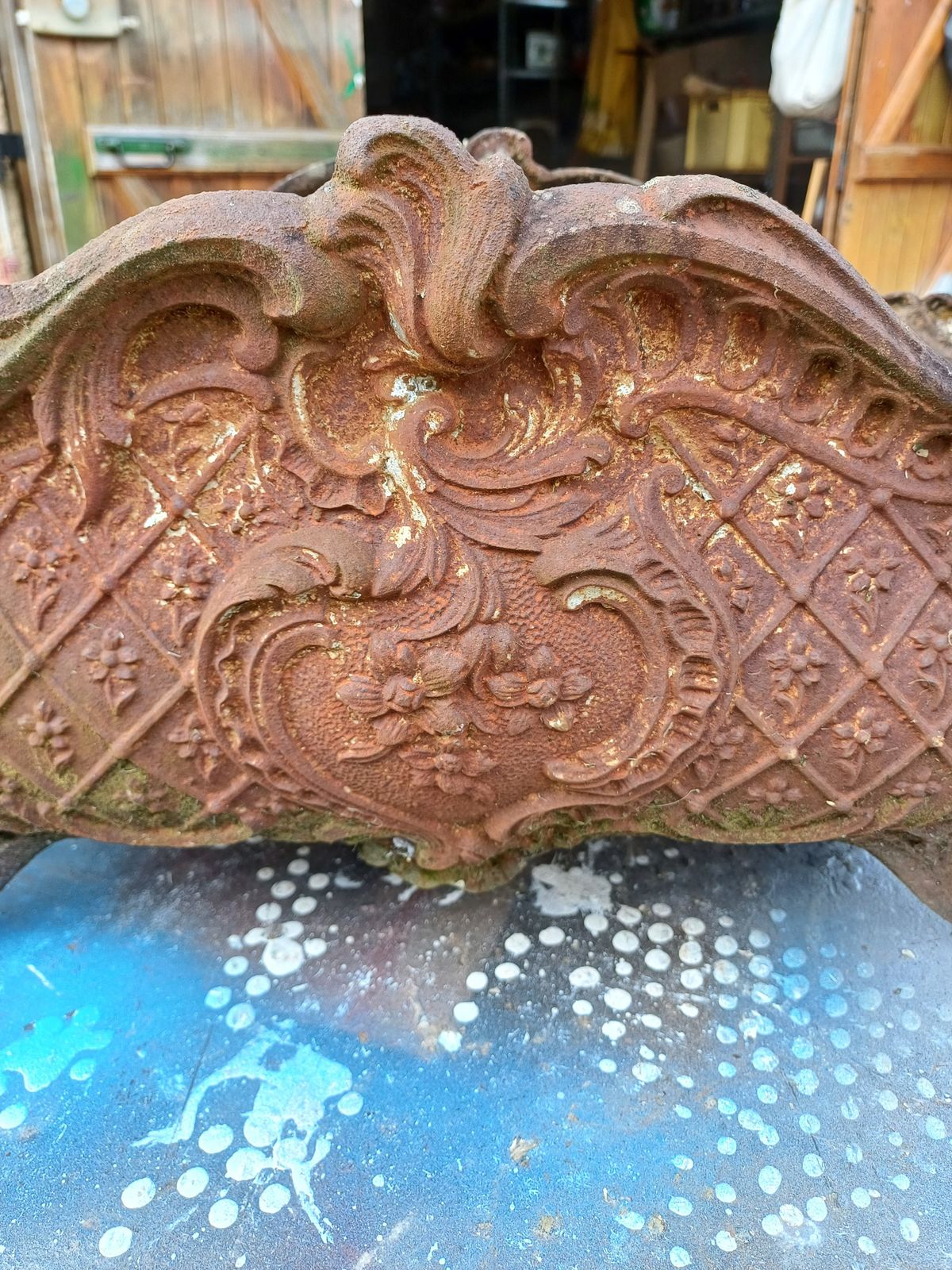 photo vintage Pair Of 1900 Cast Iron Planters In Rocaille Style: Charleville   Mézières