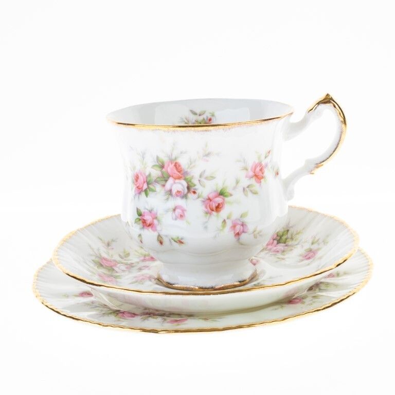 Paragon Gilt Porcelain Ceramic Roses Trio Teacup & Saucers