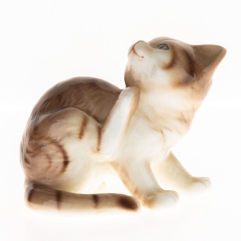 Danbury Mint Hand Painted Porcelain Ceramic Cat Figure