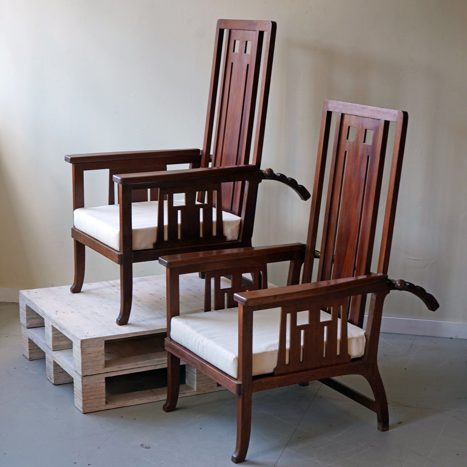 Pair Of Antique Glasgow School Recliners photo Furniture