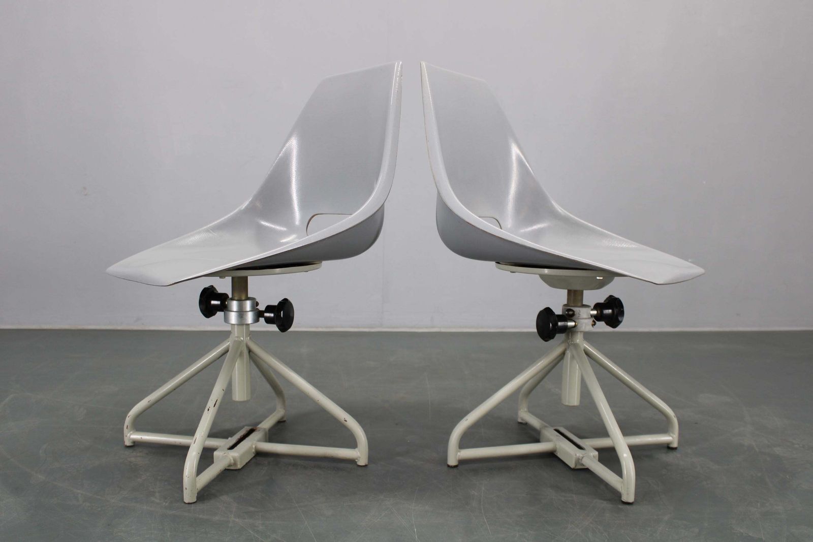 photo buy 1960s Miroslav Navratil Pair Of Fiberglass Chairs For Vertex, Czechoslovakia