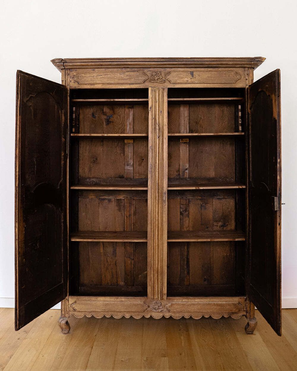 Meubels Antieke Franse Louis XV Stijl Armoire Met Stervormige Inlegwerken photo