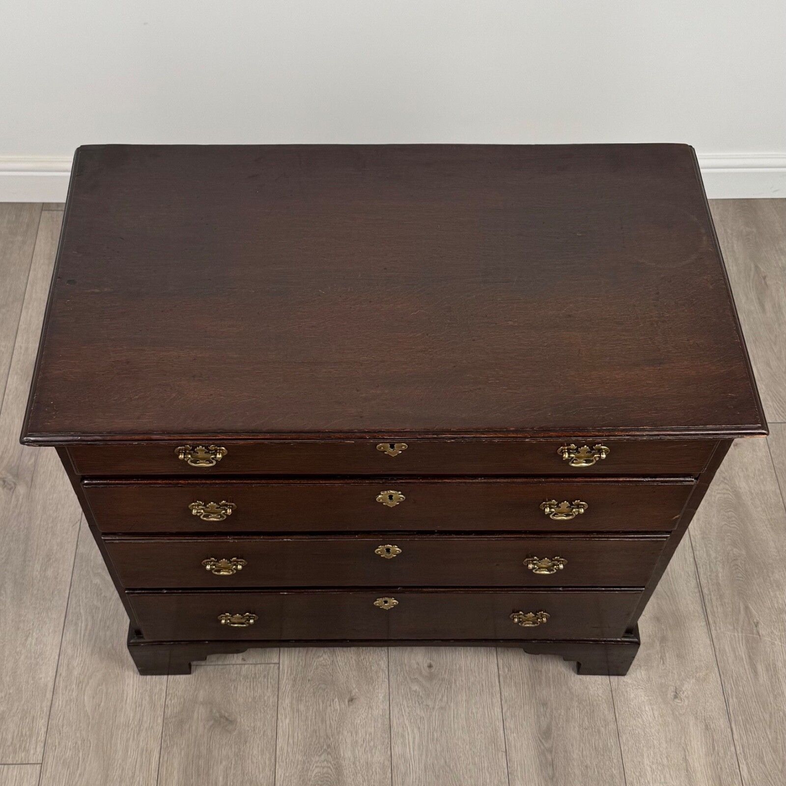 photo furniture Antique 18th Century Fine Quality Chest Of Drawers In Oak