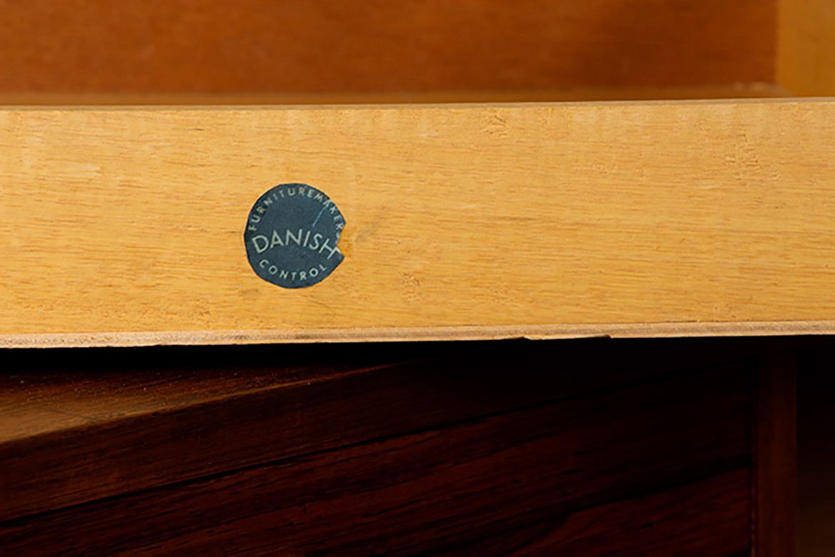 photo for sale Petite commode, meuble d'entrée ou d'appoint, danoise en palissandre, 1960.