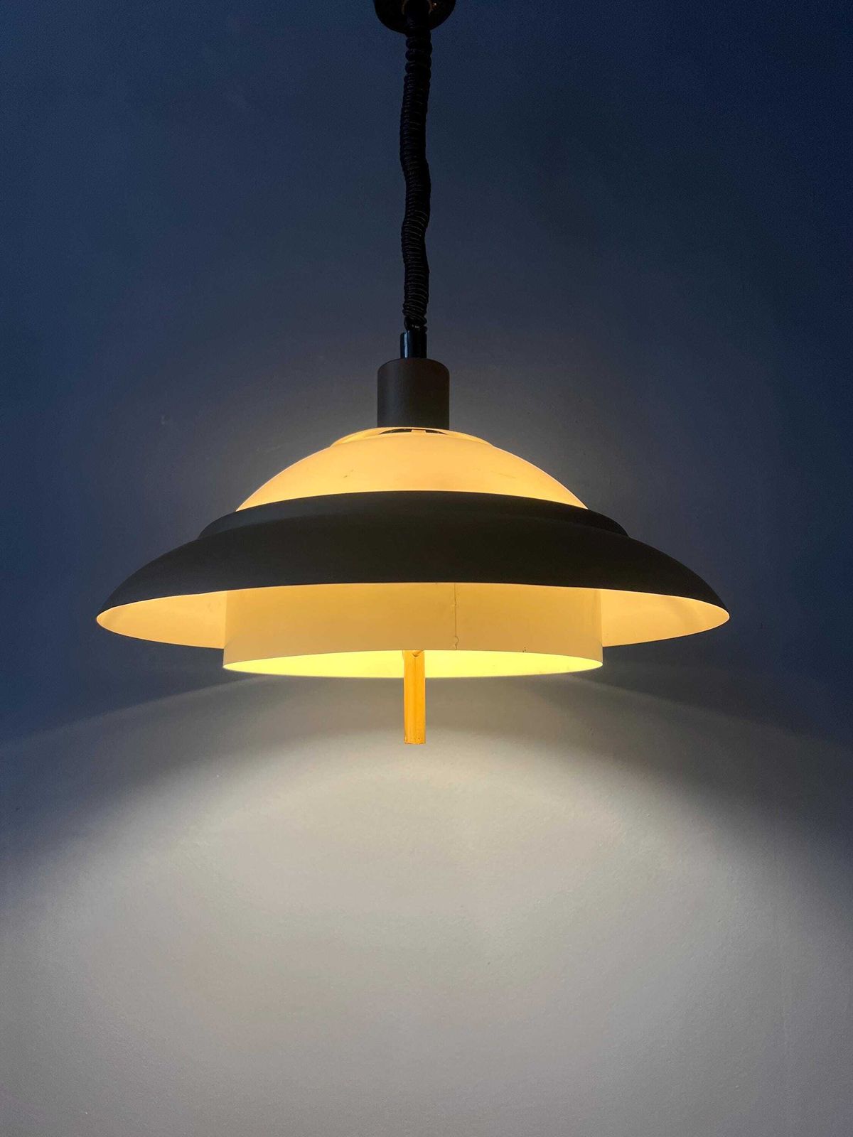 Bruine En Beige Mid Century Hanglamp Van Dijkstra, Space Age photo Verlichting