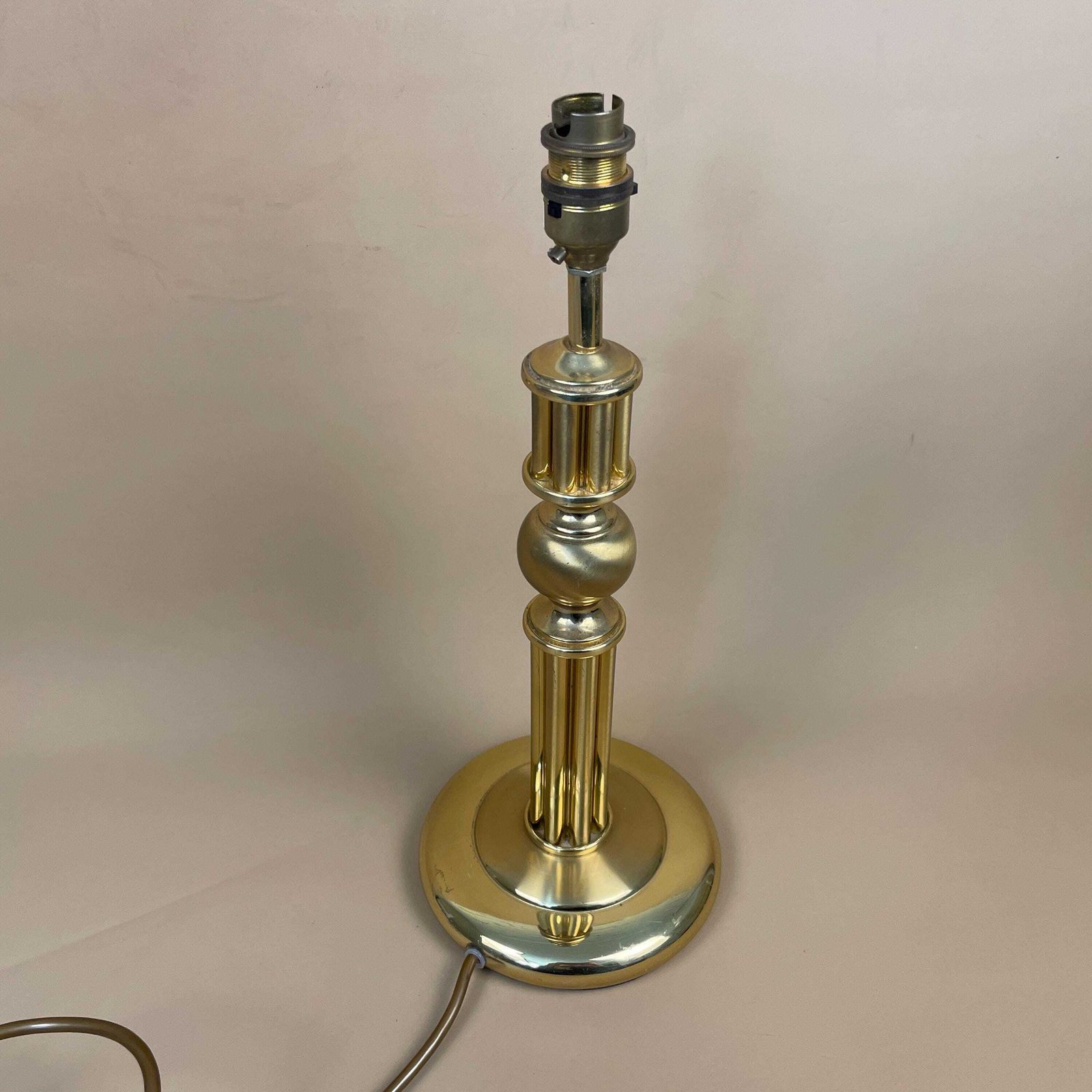 Vintage Gold Brass Metal Lamp Side Light Bedside Table Desk Lamp Circle Base Ball Center photo vinterior