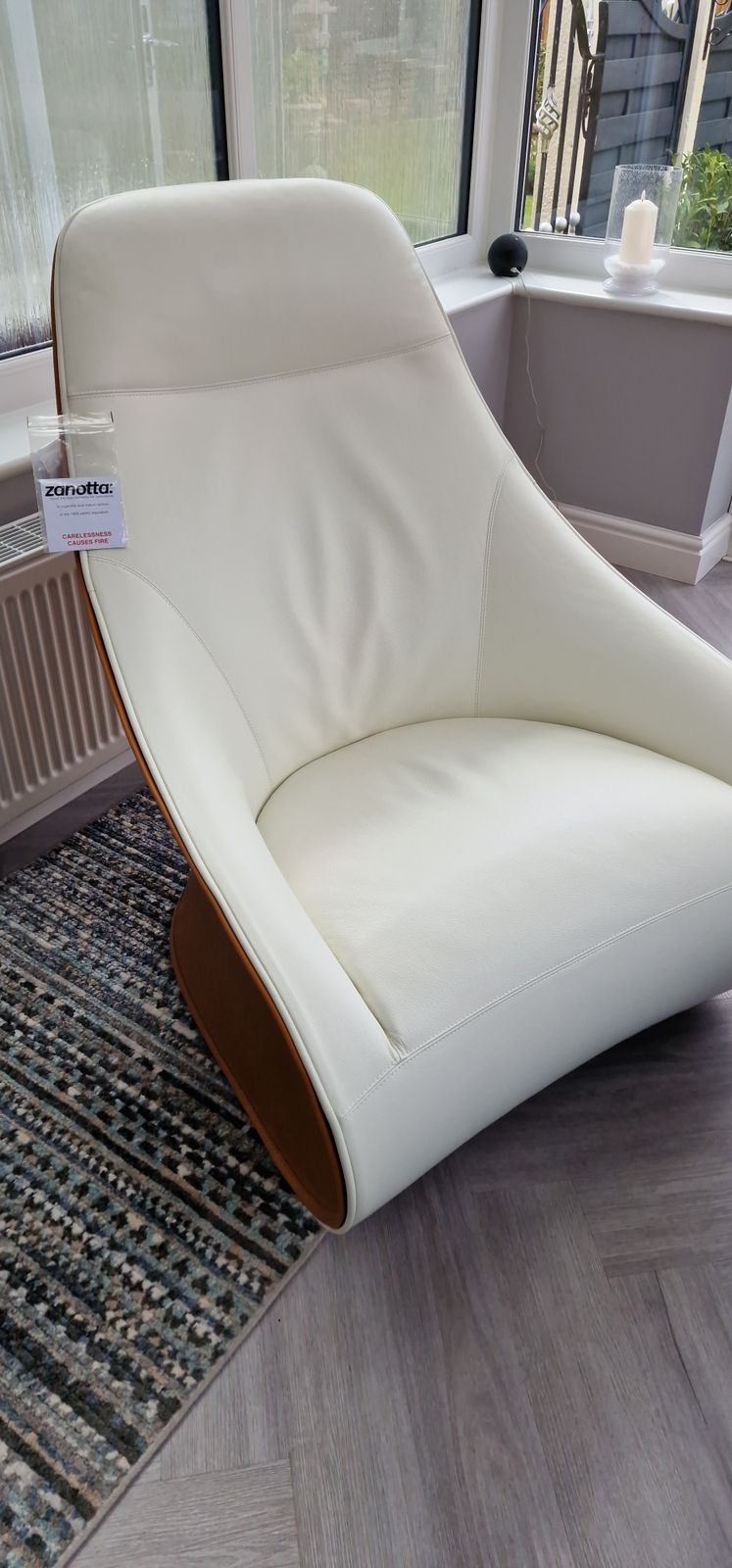 Zanotta Derby Swivel Armchair Never Used Showroom Model