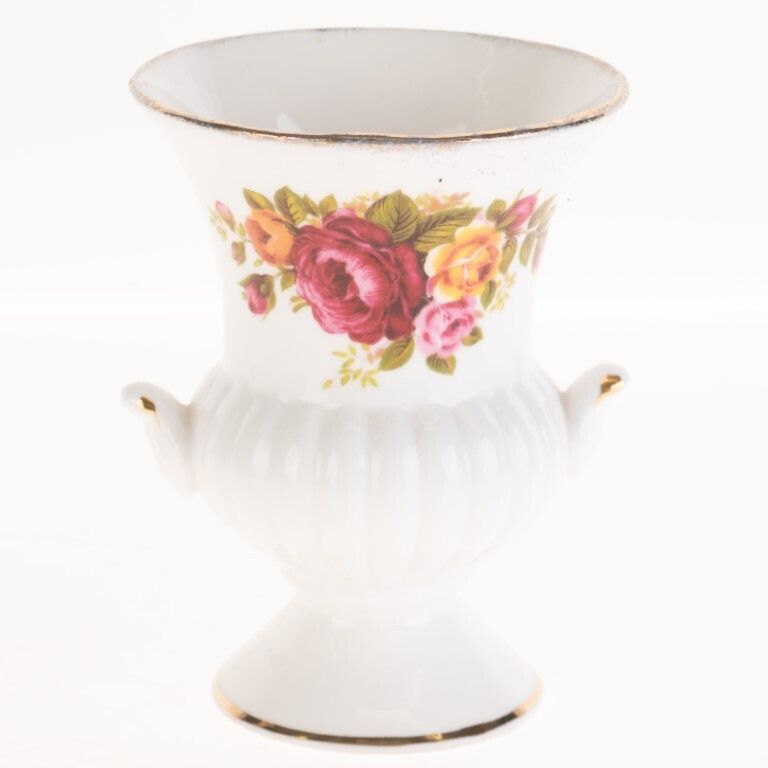 Set Of Eight Porcelain Ceramic Holly Leaves Napkin Rings