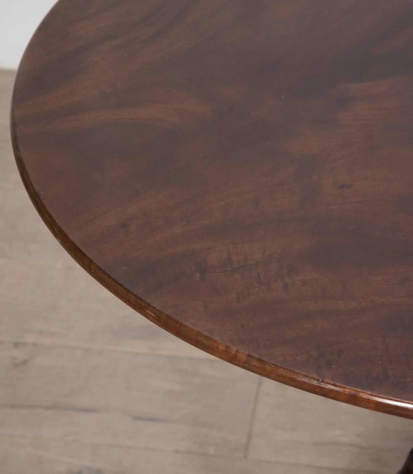 Late 18th Century Georgian Mahogany Tripod Table photo 1800.0