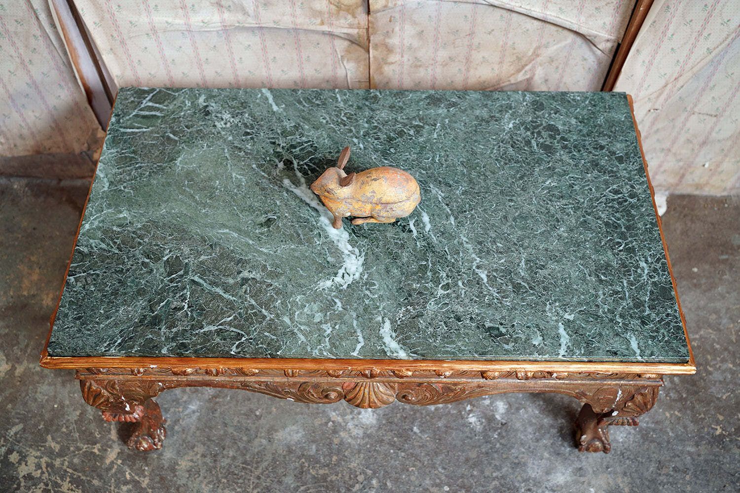 photo furniture A George II Marble Topped Giltwood & Gesso Low Table C.1740