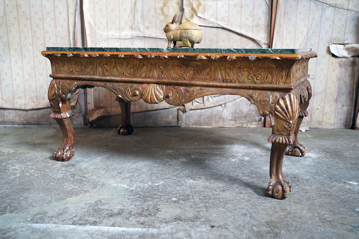 photo vinterior A George II Marble Topped Giltwood & Gesso Low Table C.1740