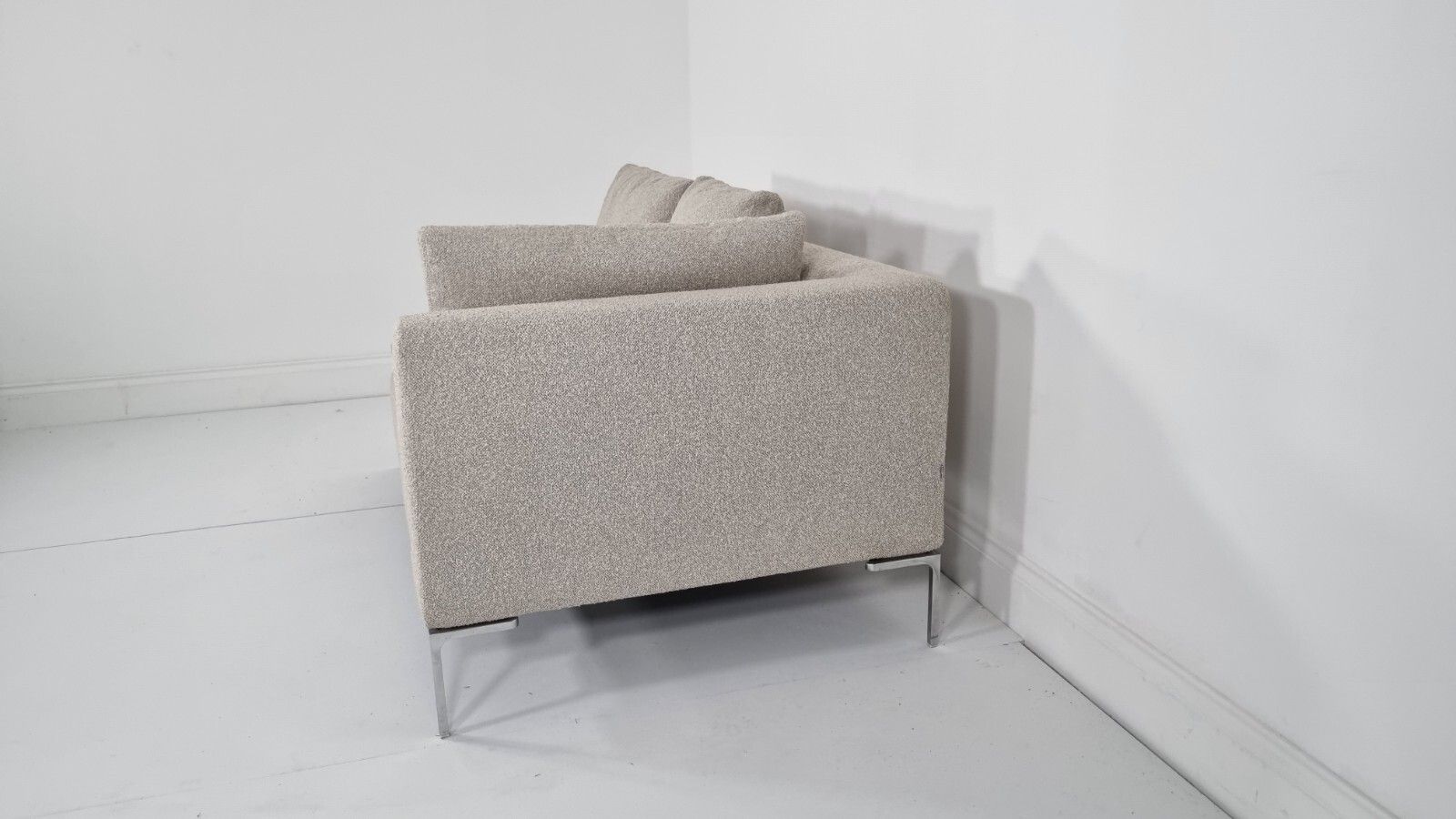 photo furniture Bb Italia Charles Day Bed In Luxurious Grey Boucle Fabric, Impeccable Condition