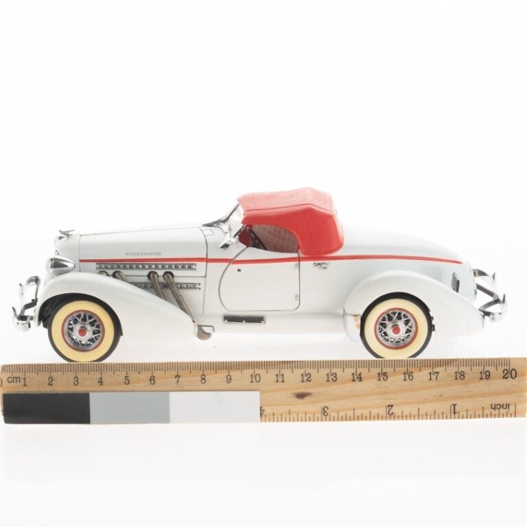 1:24 Scale 1935 White & Red Accents Auburn 851 Speedster Diecast Franklin Mint Precision Model Vehicle photo for sale