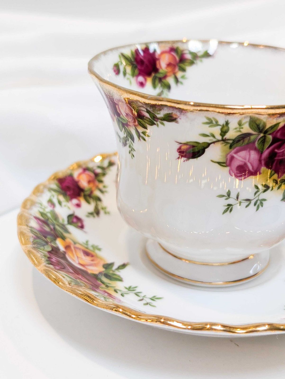 photo furniture First Edition, 1st Quality Royal Albert Old Country Rose Teacup And Saucer Set Of 6. Made In England 1960s In Perfect Condition.
