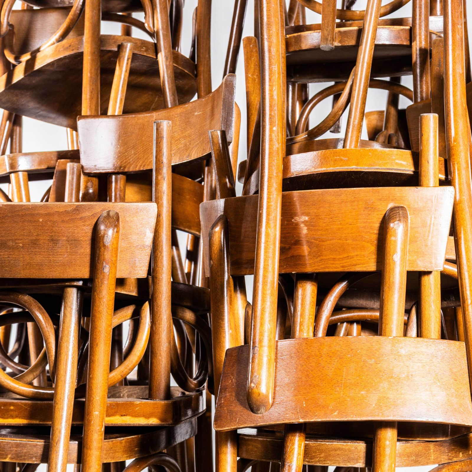 1950’s Honey Colour Baumann Single Bar Bentwood Dining Chairs – Set Of Six photo vinterior