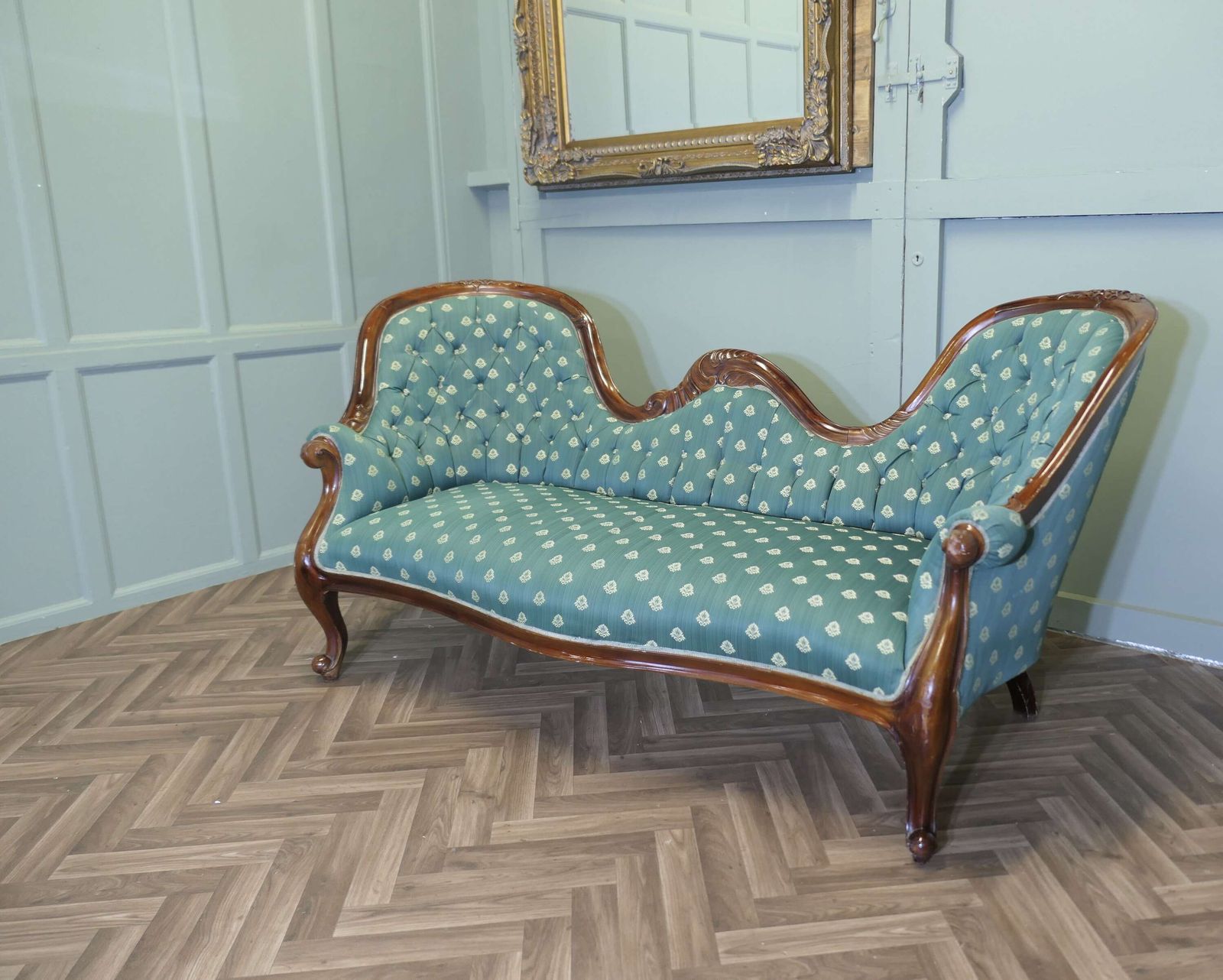 Double Spoon Back Sofa, Day Bed Settee photo Furniture