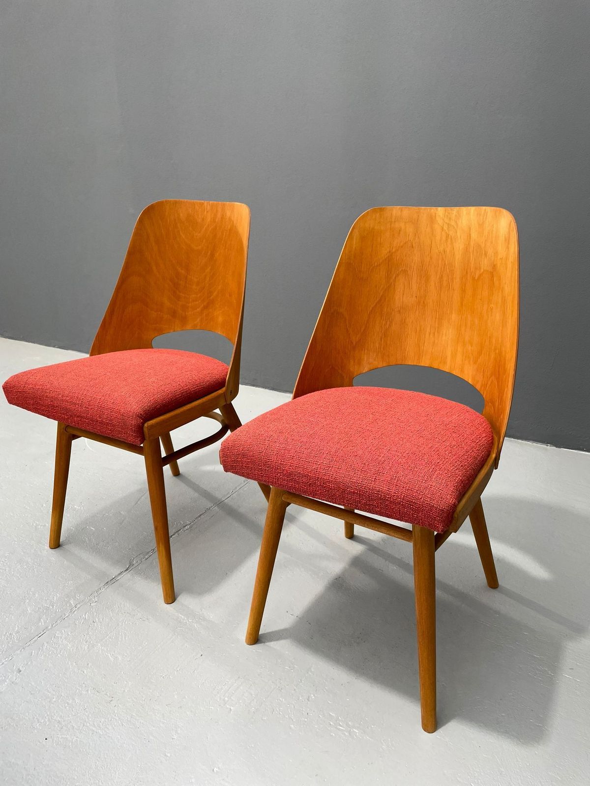 Pair Of Ton Model 514 Dining Chairs – Radomír Hofman, 1960s photo Furniture