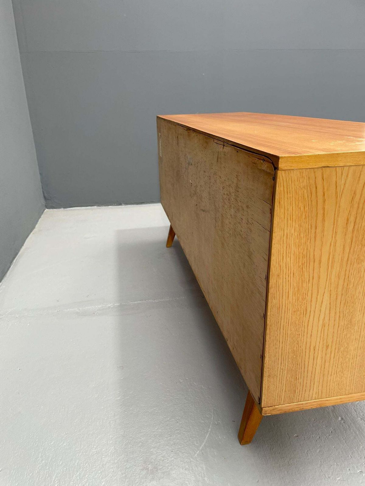 photo vinterior Modernistisch Dressoir Met Klapdeur, Tsjecho Slowakije, Jaren 1970