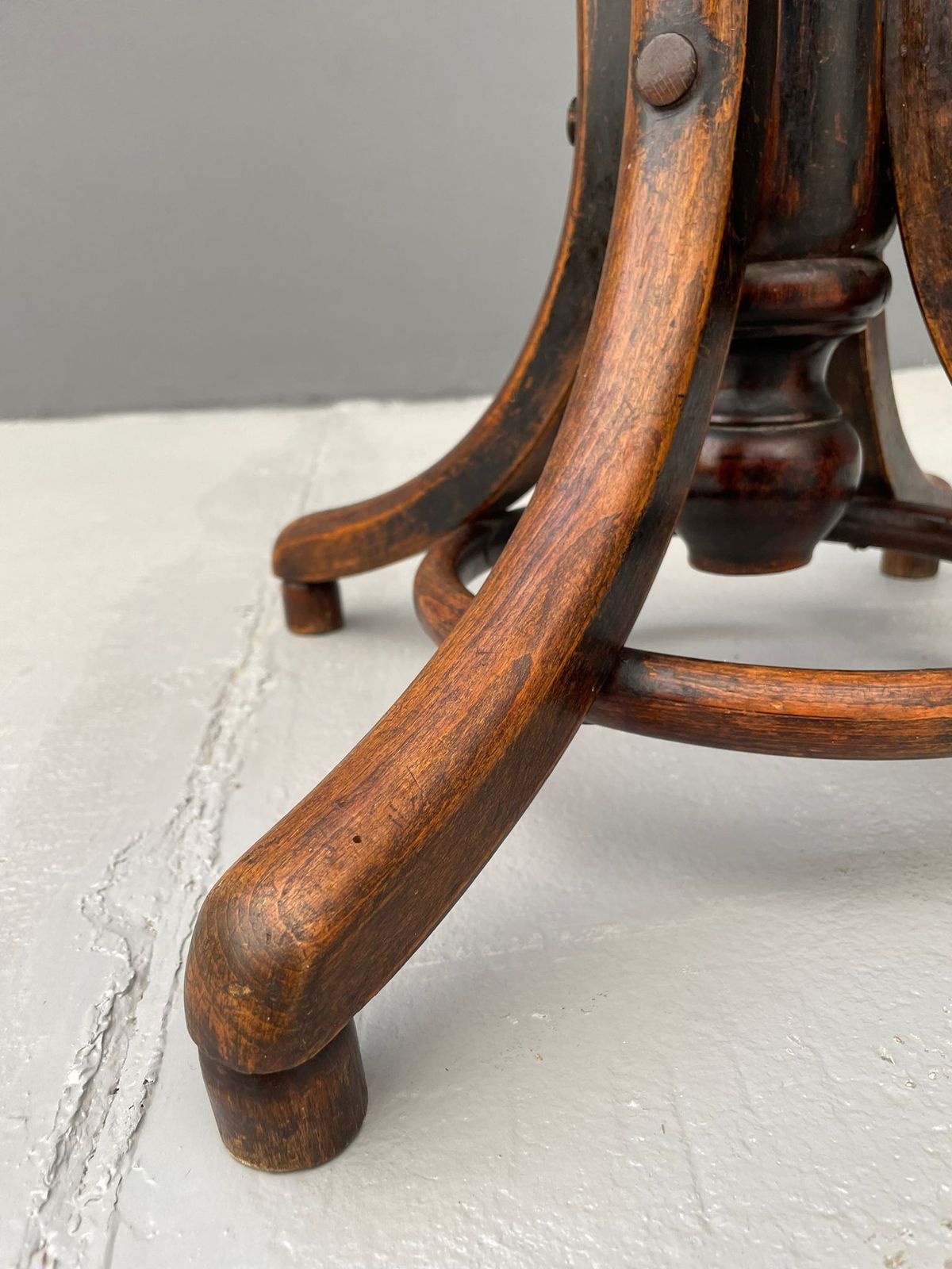 Thonet Bentwood Piano Stool, Austro Hungarian Empire, Early 20th Century photo vinterior