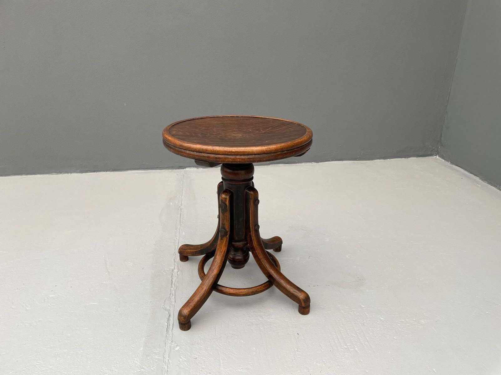 262.0 Thonet Bentwood Piano Stool, Austro Hungarian Empire, Early 20th Century photo