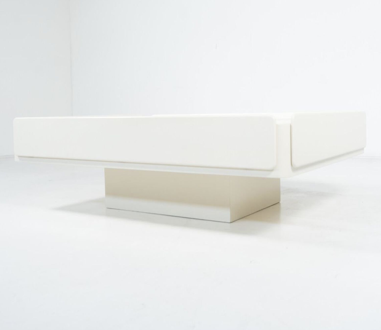 White Caori Coffee Table By Vico Magistretti For Gavina, Italy, 1960s photo vintage