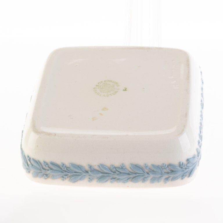 Wedgwood Etruria Porcelain Queen Elizabeth II Lidded Box photo for sale