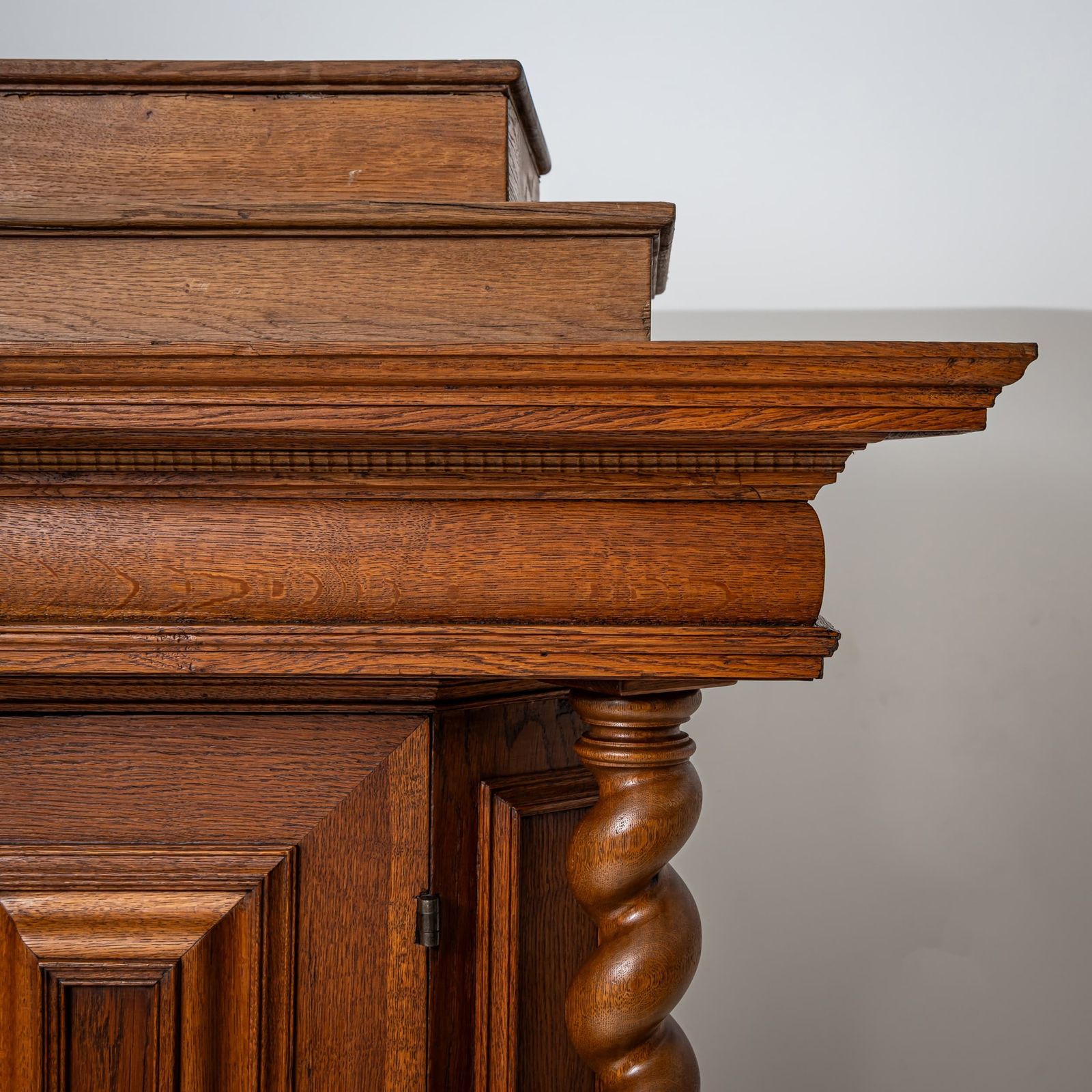 Baroque Cabinet With Turned Columns, 18th Century photo vinterior