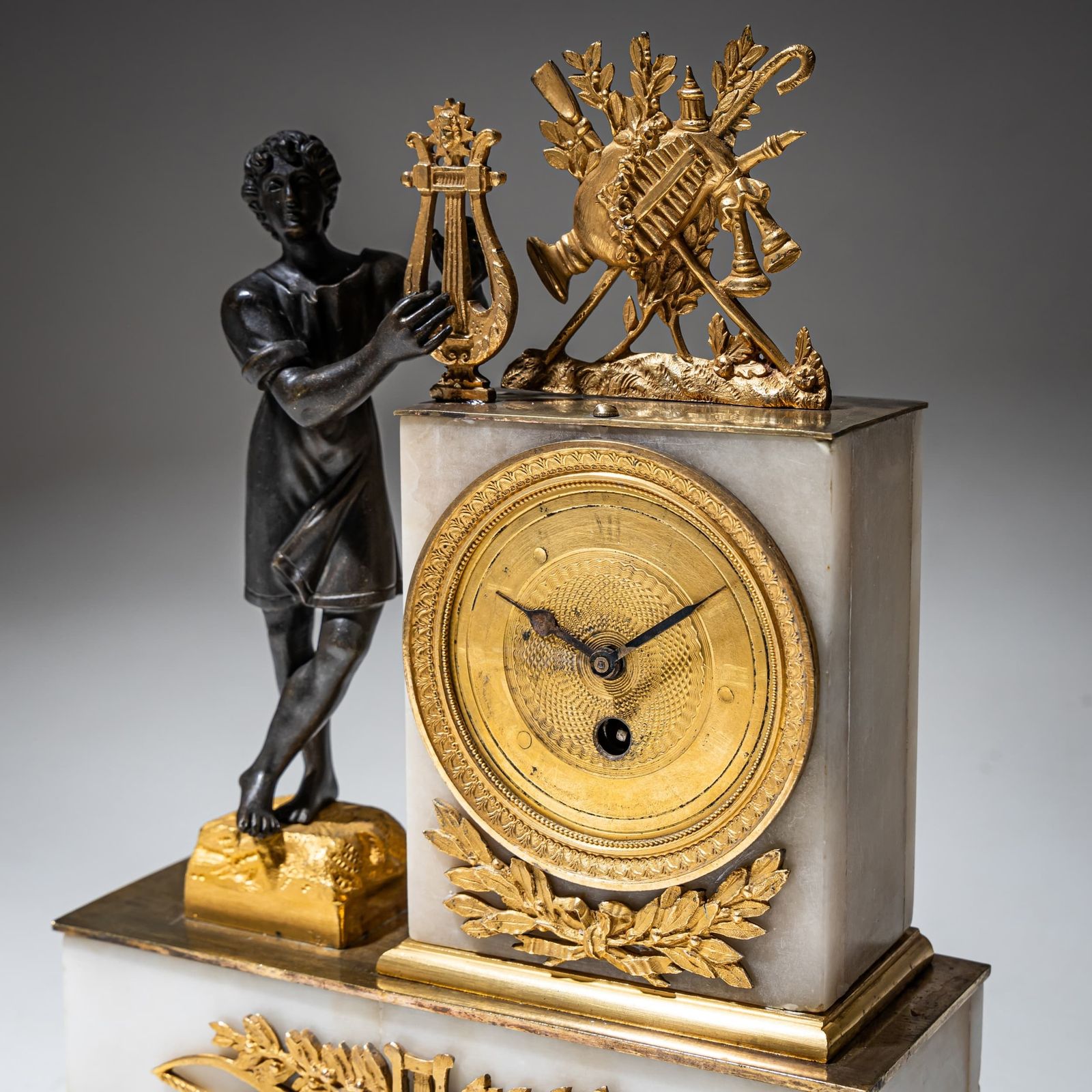 Kleine Schoorsteenklok Met Orpheus Figuur, 19e Eeuw photo furniture