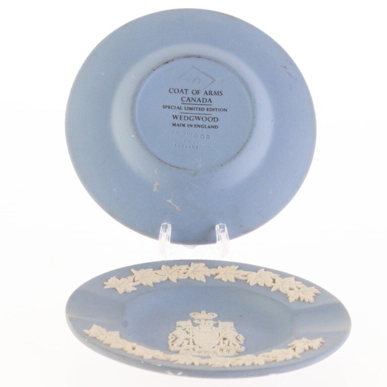 Pair Of Wedgwood Jasper Cameo Coat Of Arms Canada Plates photo furniture