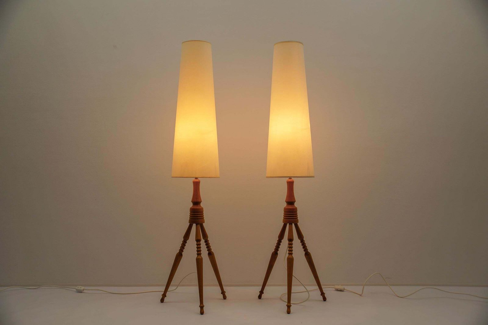 photo vinterior Lovely Mid Century Modern Floor Lamp In Wood, 1960s, France