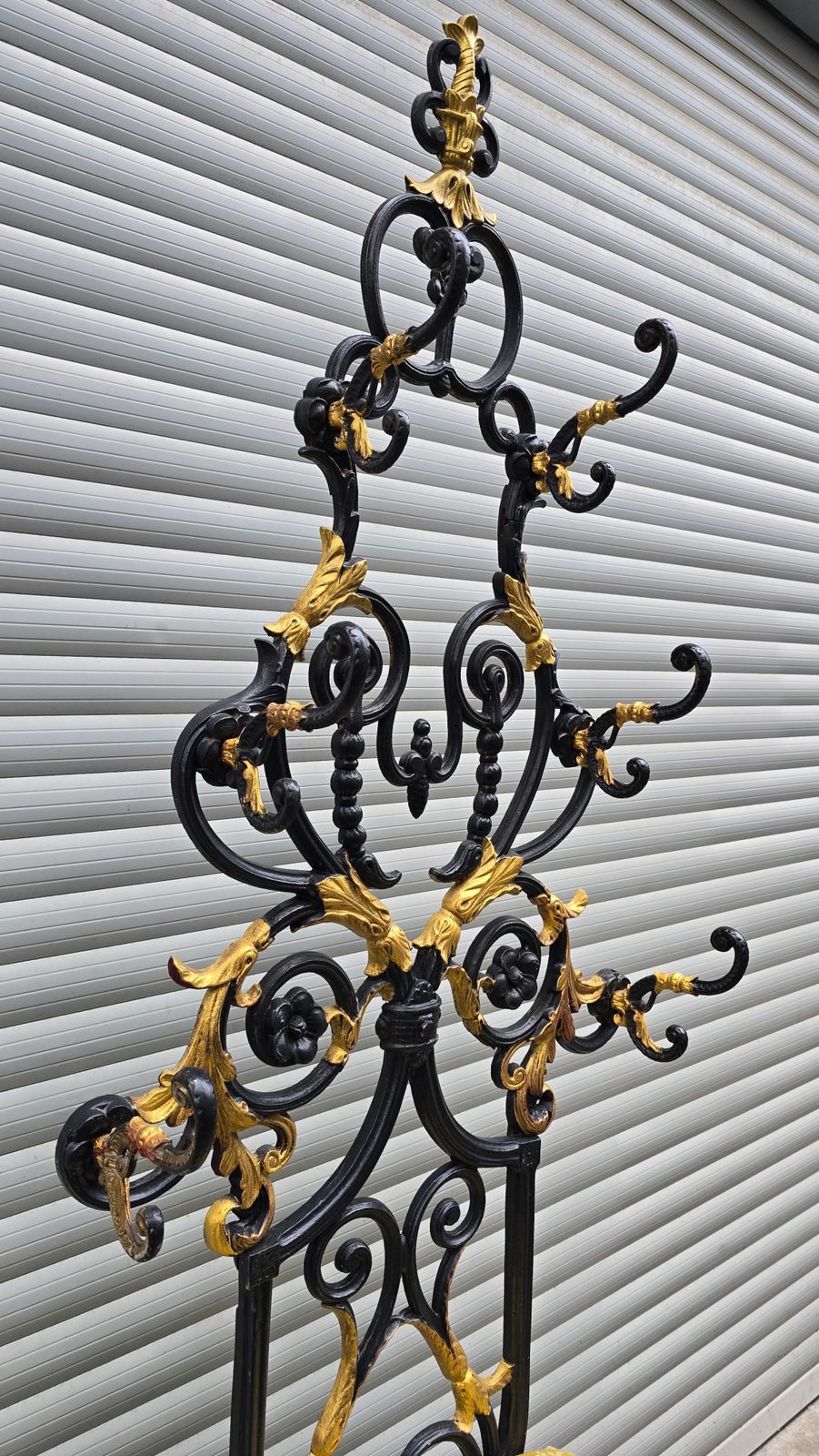 photo vinterior 19th Century French Cast Iron Hall Stand With Gilded Accents