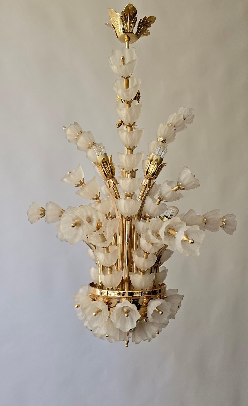 Exceptional Italian Murano Glass Chandelier With 85 Handcrafted Flowers photo Lighting