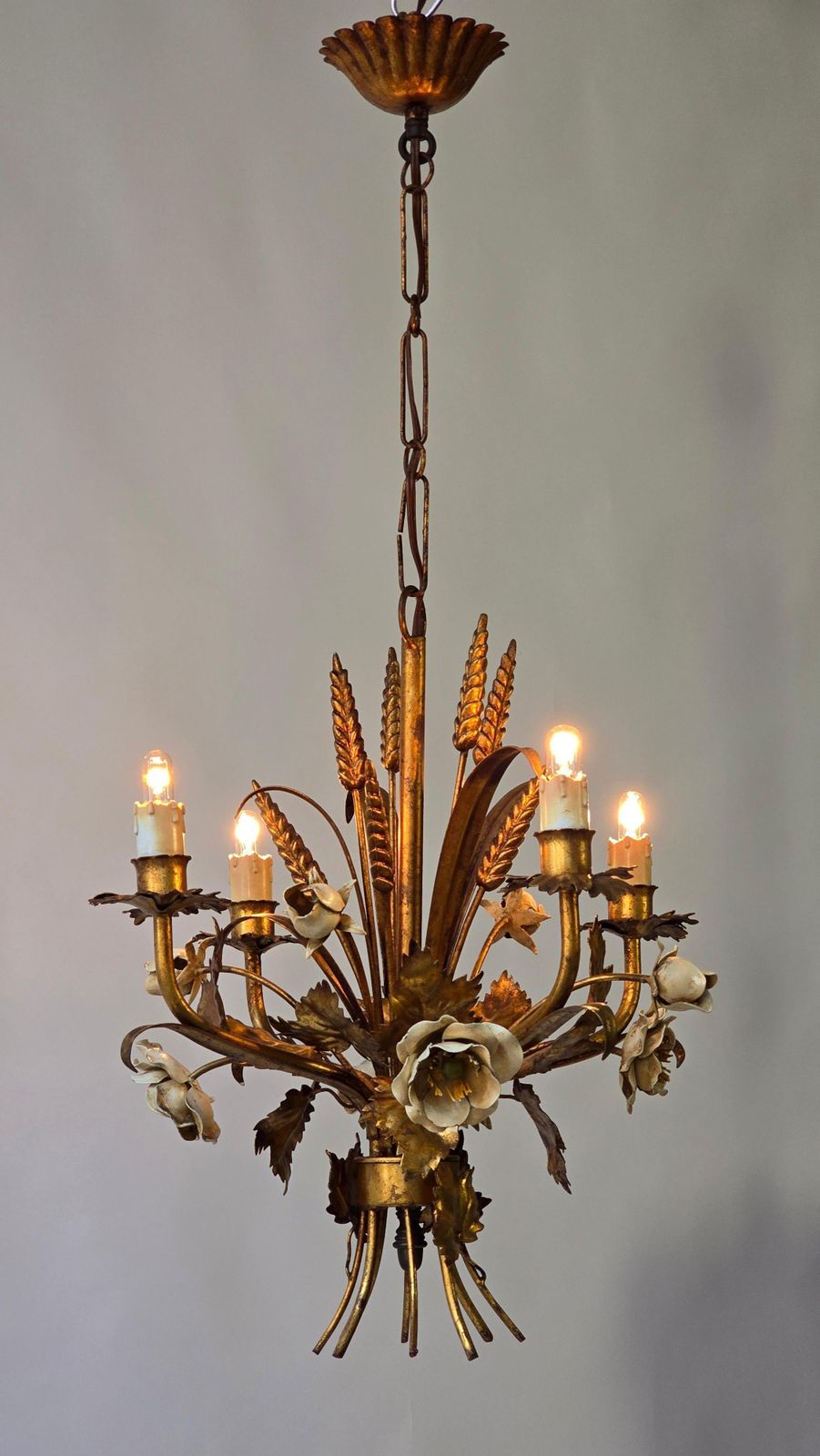 Chandelier In Brass With Painted White Roses photo 1415.0