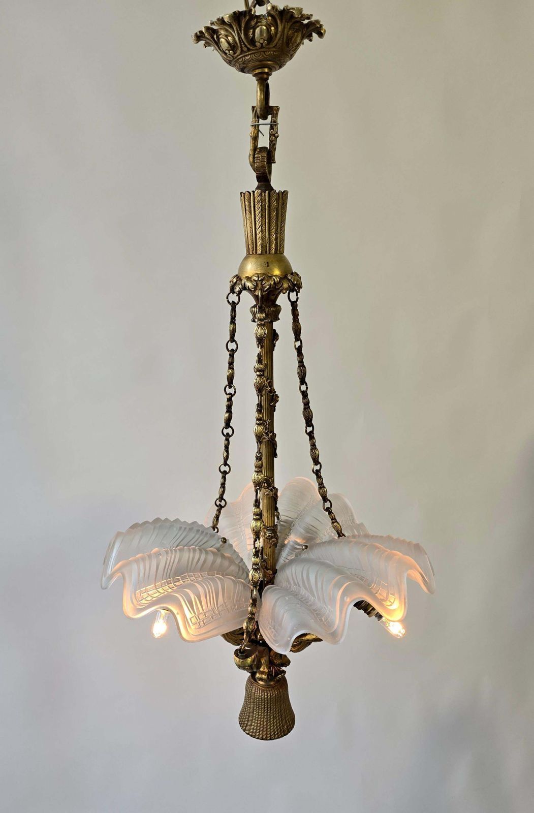 French Cherub And White Frosted Glass Chandelier photo vinterior