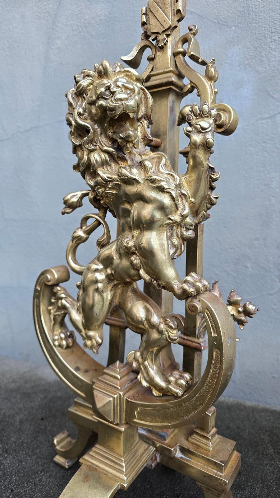 photo vinterior Antique Bronze Fireplace Set With Majestic Lion Chenets Andirons
