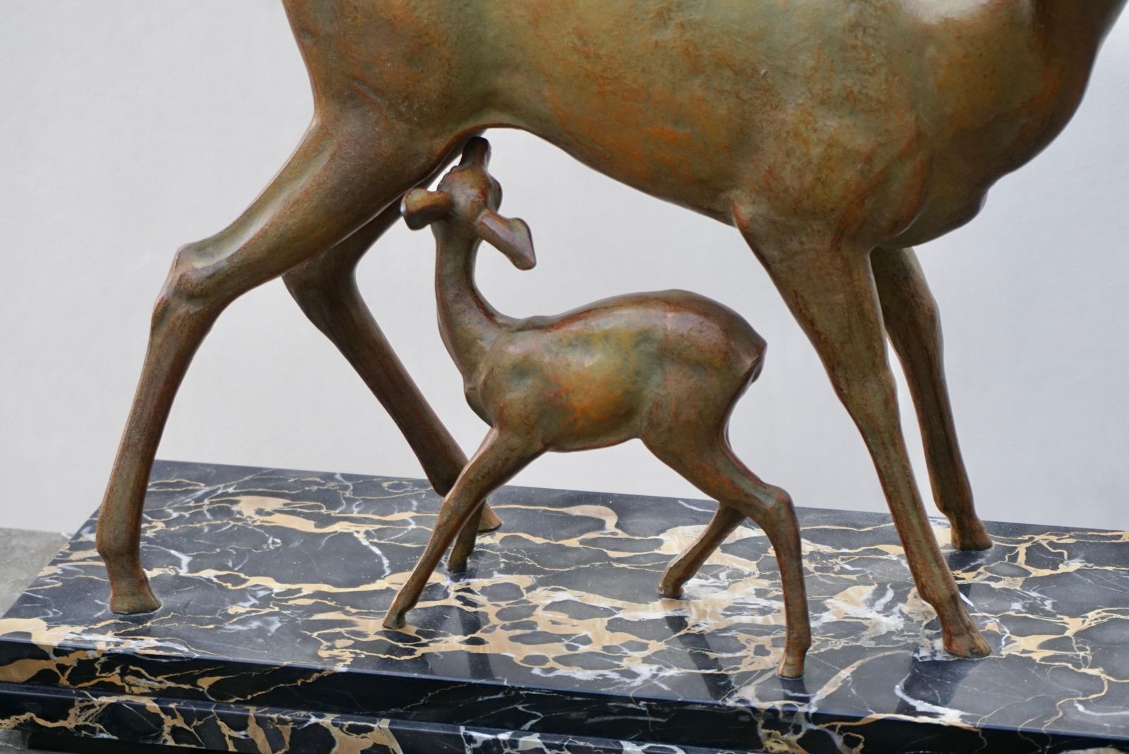 photo vinterior Art Deco Bronze Depicting A Doe And Its Fawn On A Black Marble Base