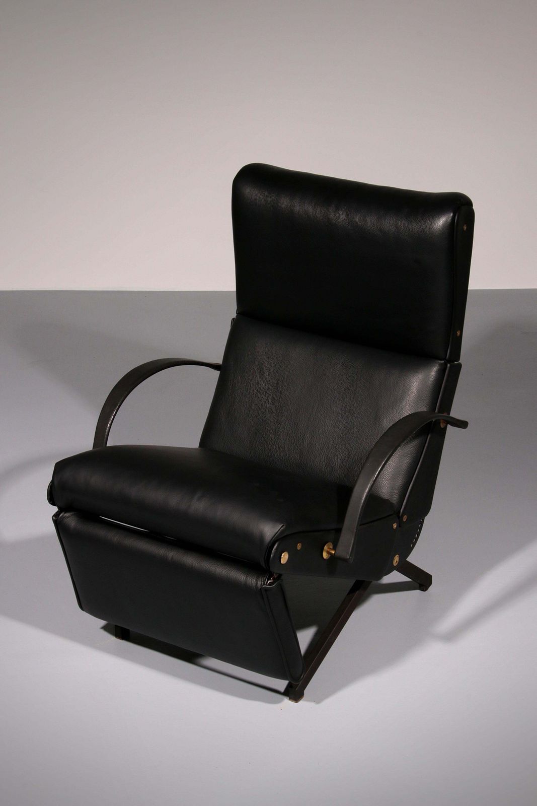 Italian Black Leather Adjustable P40 Relax Chair By Osvaldo Borsani Tecno. photo Furniture