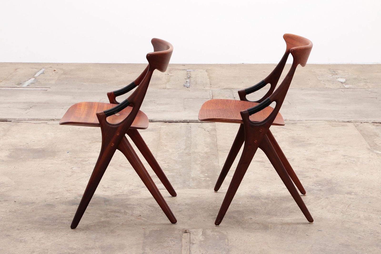 photo furniture Arne Hovmand Olsen For Mogens Kold 8 Dinning Chairs Model 71  1960s