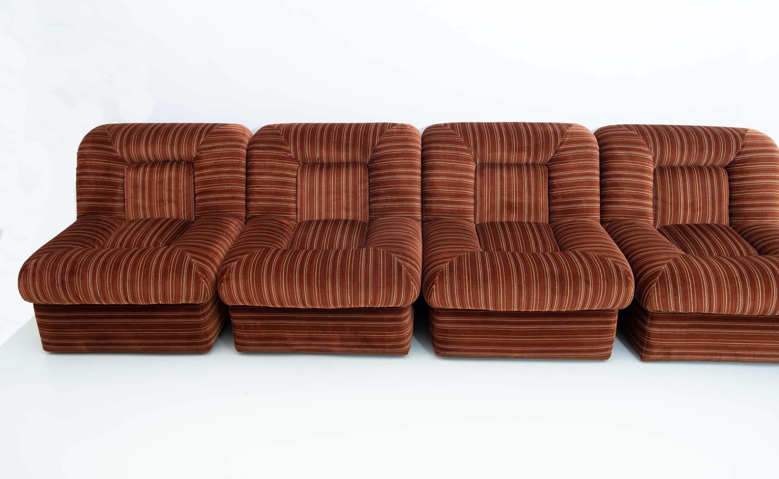 Set Of Vintage Italian Velvet Five Modular Armchairs And Coffee Table, 1970s photo vinterior